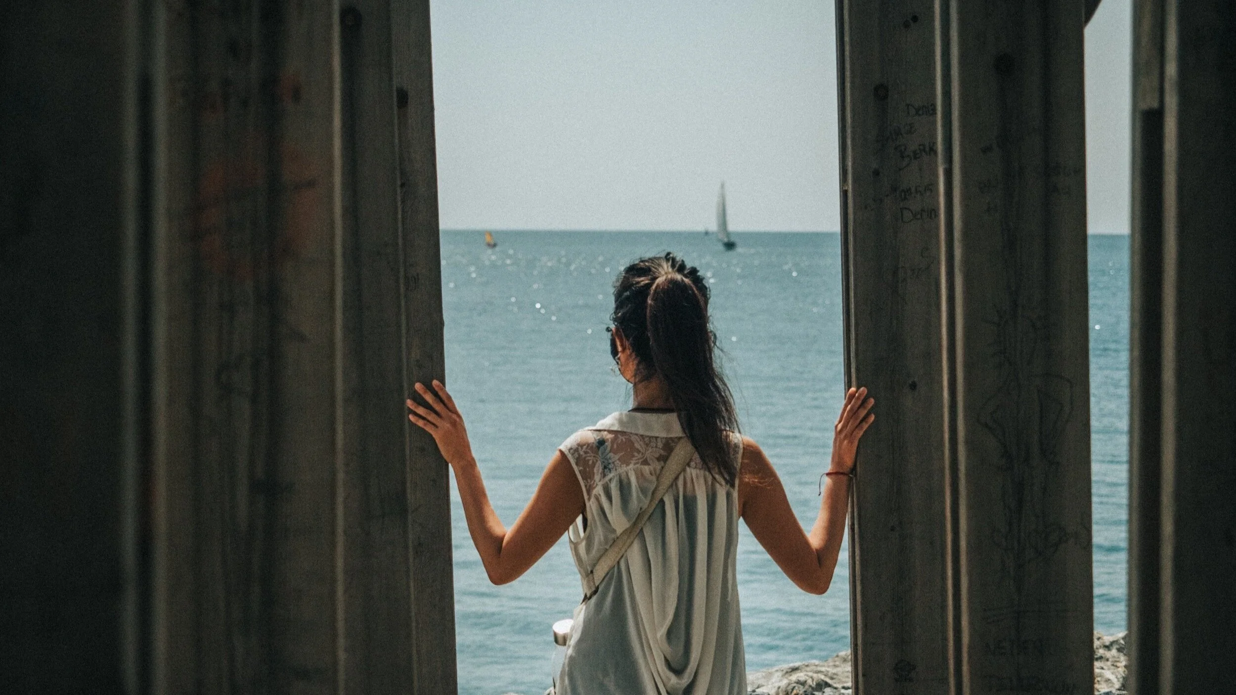 stay healthy while traveling on a budget